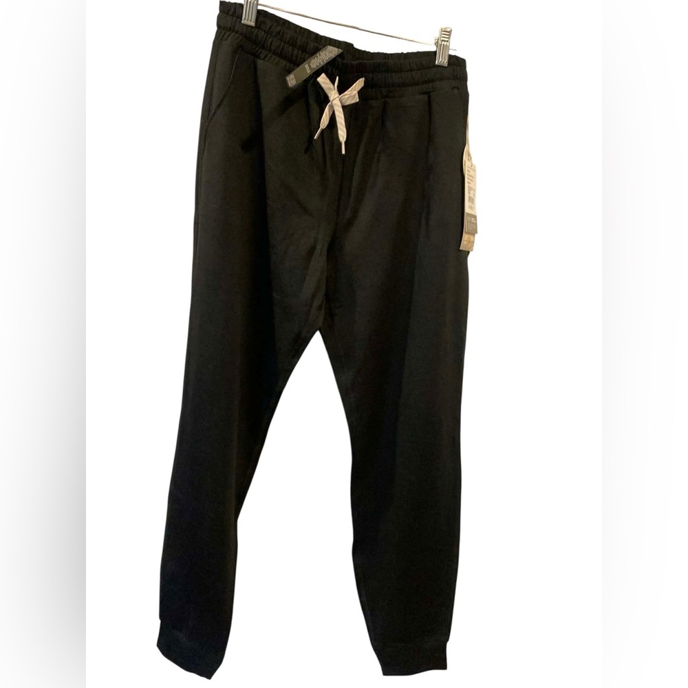84. NWT Vuori performance joggers BLACK HEATHER Size XL